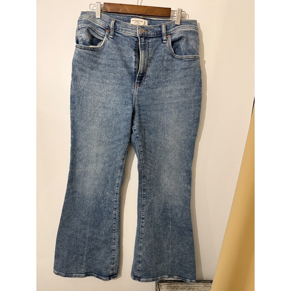 Abercrombie & Fitch Vintage Flare High Rise Jeans Women's Size 32 14s